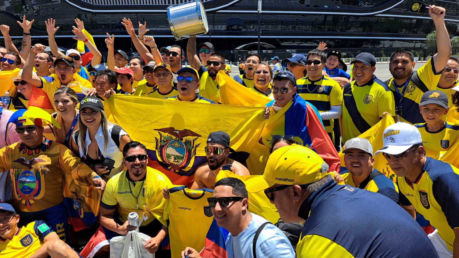 Ecuador vs Jamaica así es el ambiente previo al partido La Marea