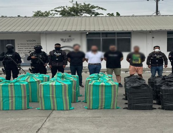 Portoviejo Cuatro detenidos y más de una tonelada de droga decomisada