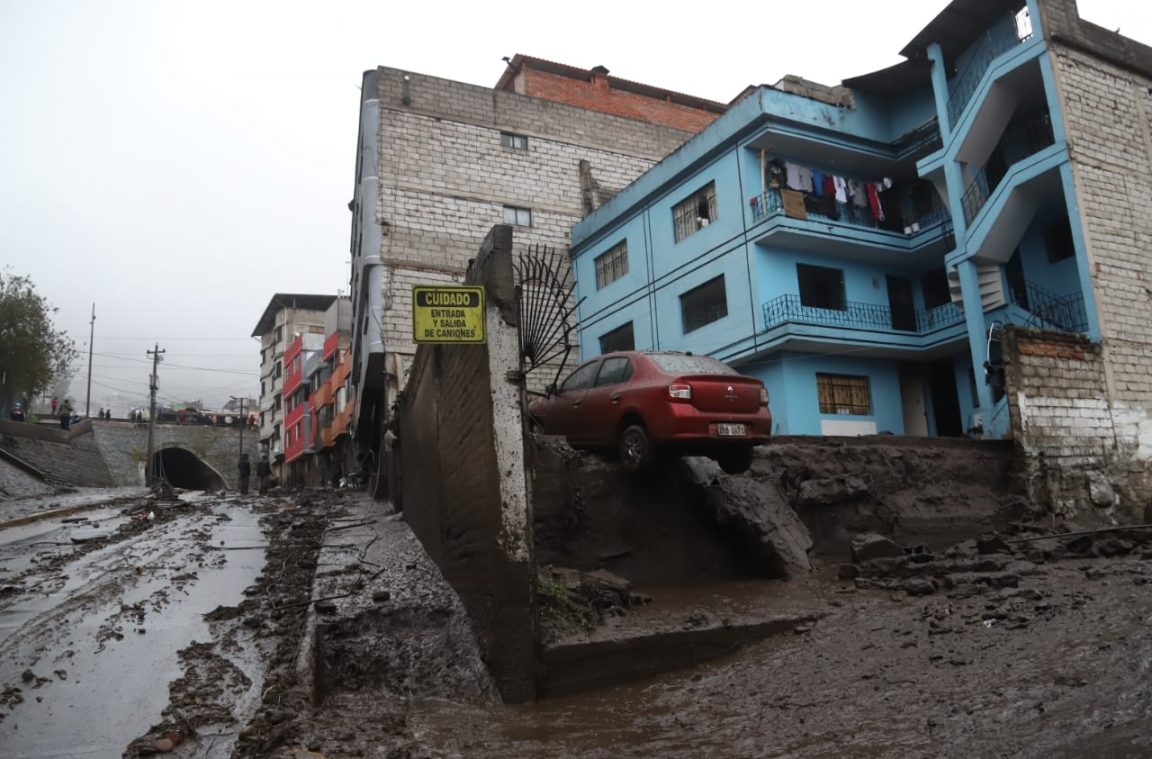 La cifra va en aumento Al menos 16 muertos por aluvión en Quito El