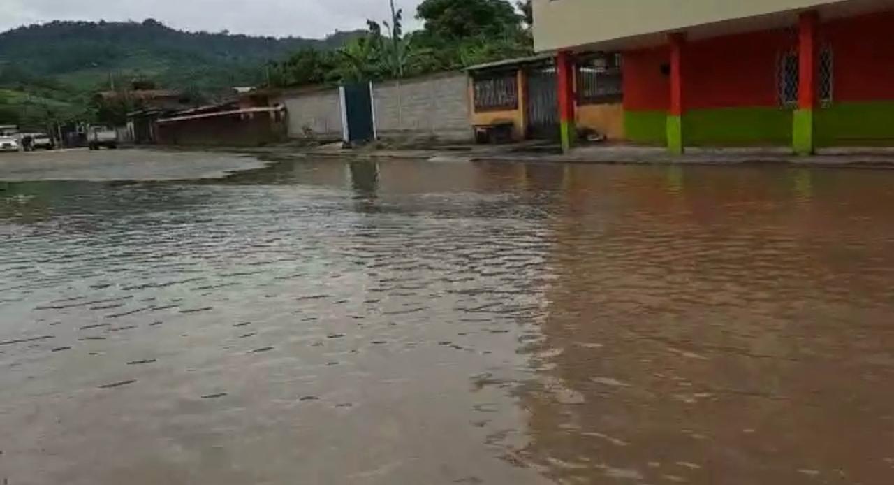 Se Registran Inundaciones En La Parroquia Calder N En Portoviejo Tras