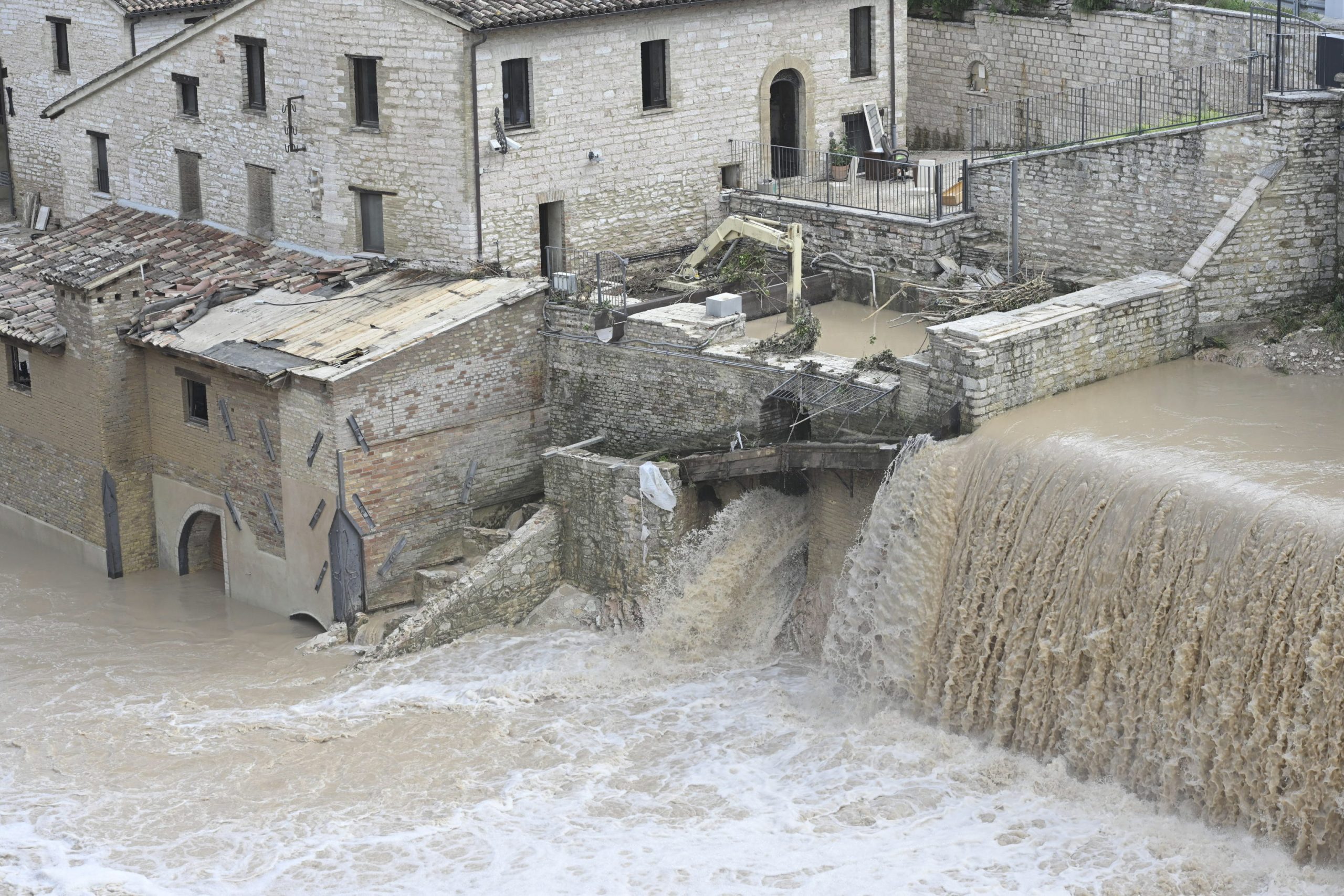 Ascienden A 11 Los Muertos Por Las Inundaciones En El Centro De Italia