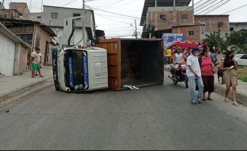 Cami N Se Volc En Manta Hay Tres Heridos El Diario Ecuador