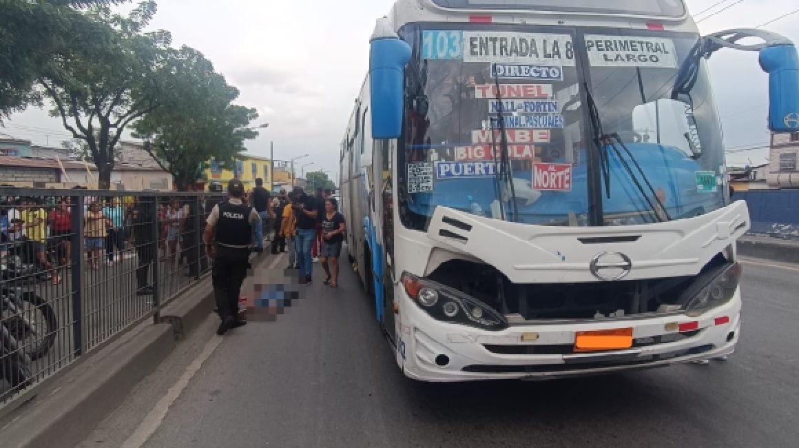 Polic A Frustra Robo En Un Bus Urbano Y Mata A Presunto Delincuente En