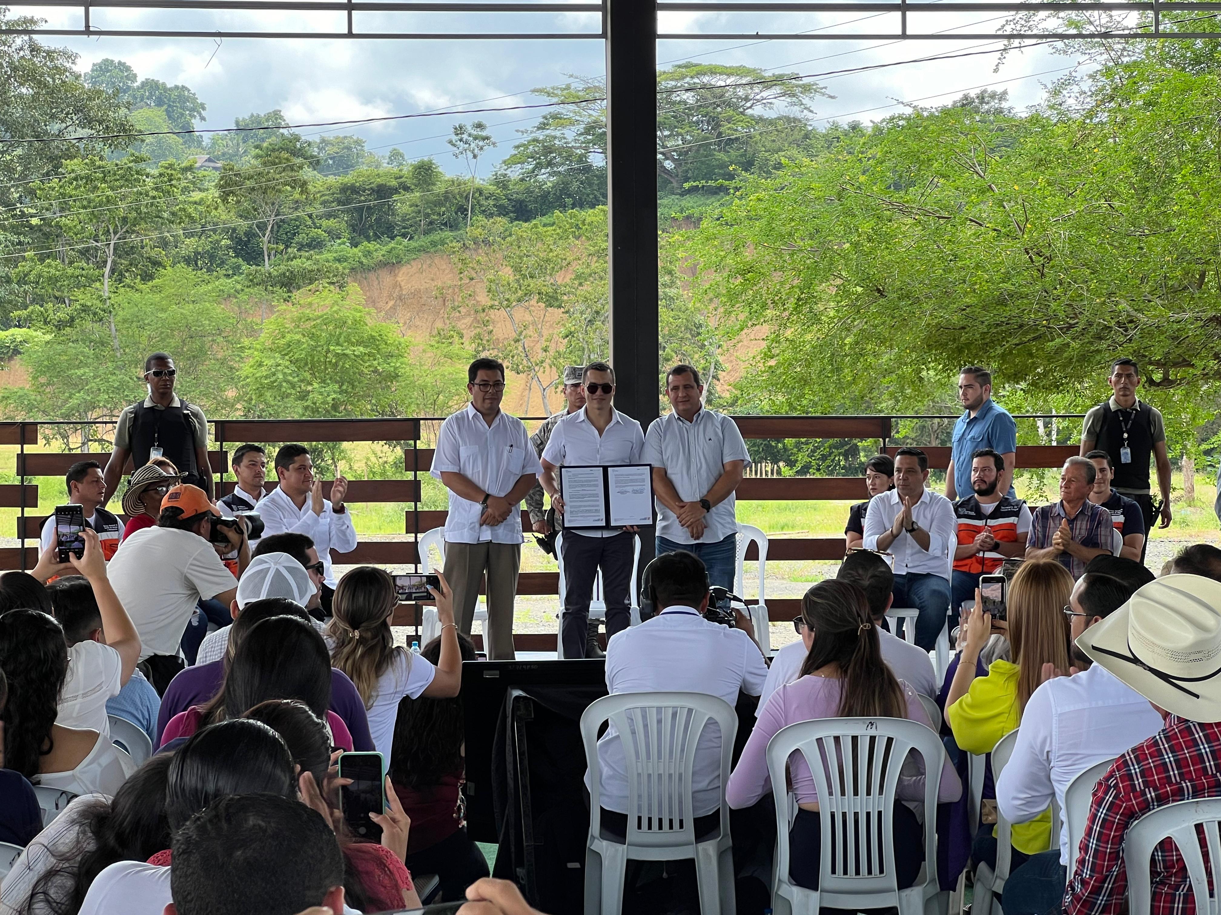 El Presidente Noboa Entrega Recursos Para Iniciar Con El Desazolve De