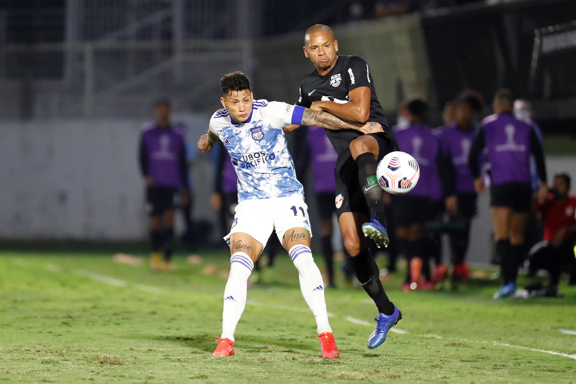 Emelec Y Mushuc Runa, Duelo Clave Por Ganar La Primera Etapa - Centro