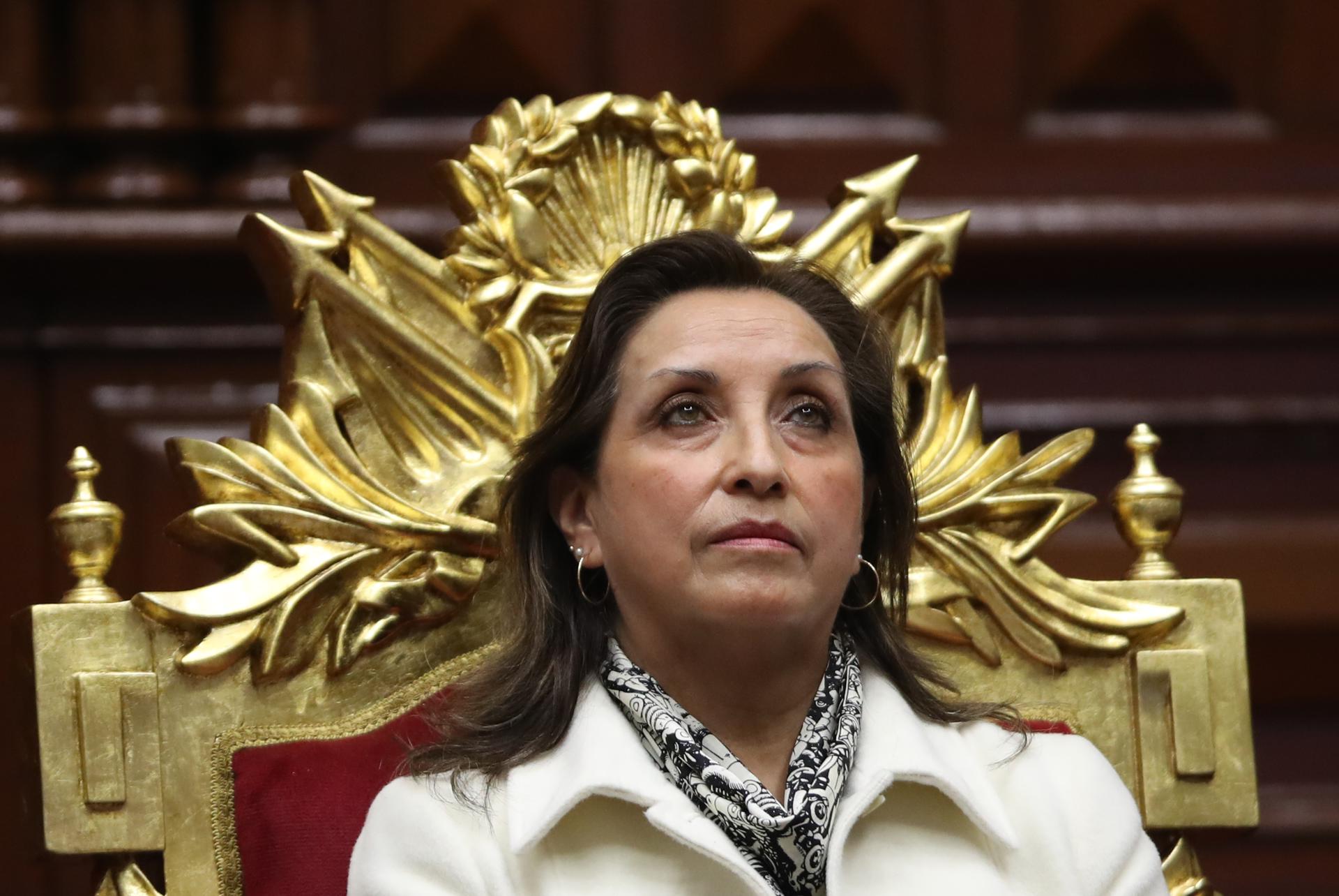 Dina Boluarte Jura Como Primera Presidenta De La Historia De Perú - Centro