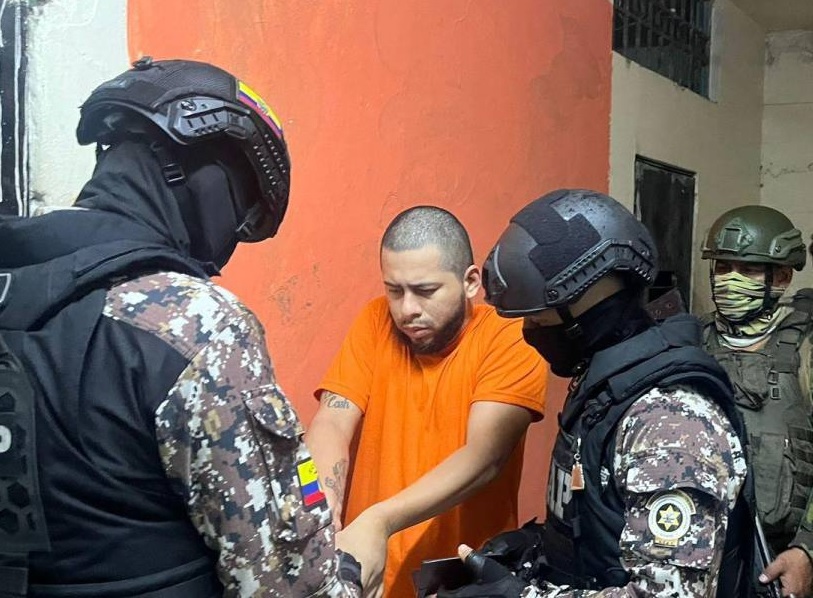 Con un importante contingente militar y policial, Borys Párraga Figueroa, alias 'Boris', fue trasladado a La Roca, en Guayaquil.