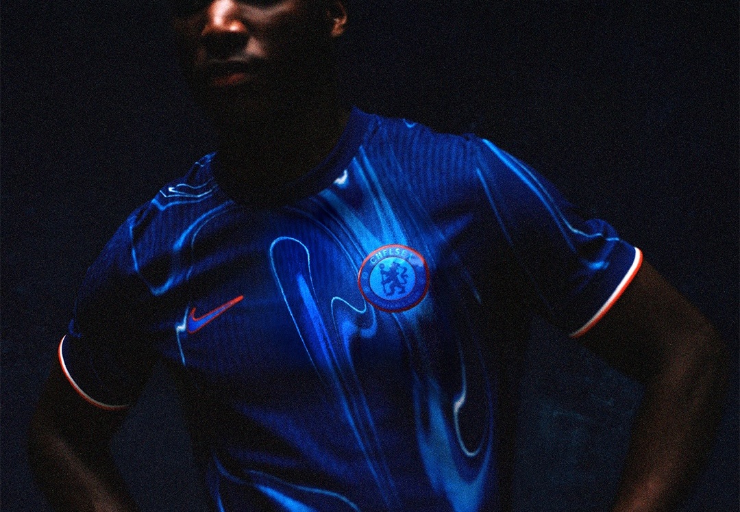 La nueva camiseta del Chelsea de Inglaterra, para la temporada 2024-2025, la presentó el futbolista ecuatoriano Moisés Caicedo.