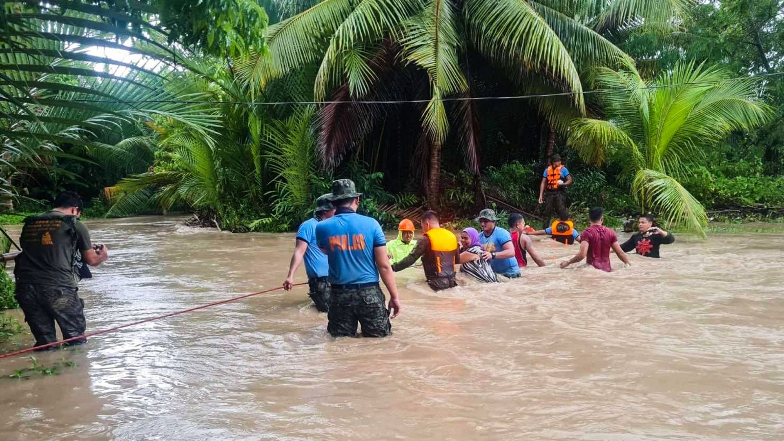 Tormenta tropical en Filipinas deja al menos siete muertos.