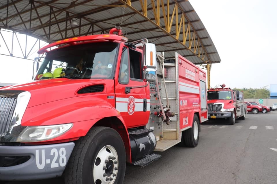 Paramédicos del Cuerpo de Bomberos de Guayaquil resultaron asaltados mientras atendían una emergencia.