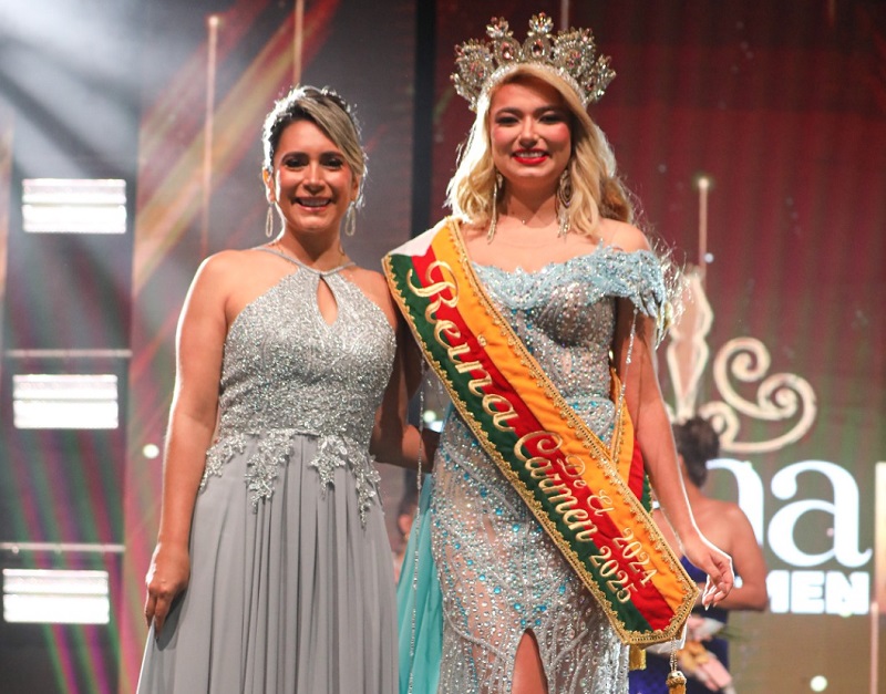 Emily Verduga fue electa como la nueva reina del cantón El Carmen, de entre seis candidatas, en una velada llena de glamour.