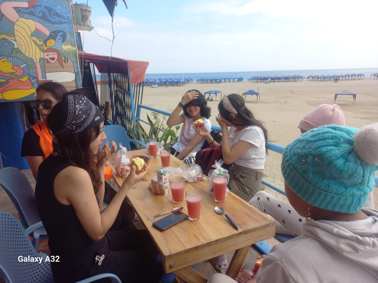 niños con cáncer llegan a Manta a conocer el mar