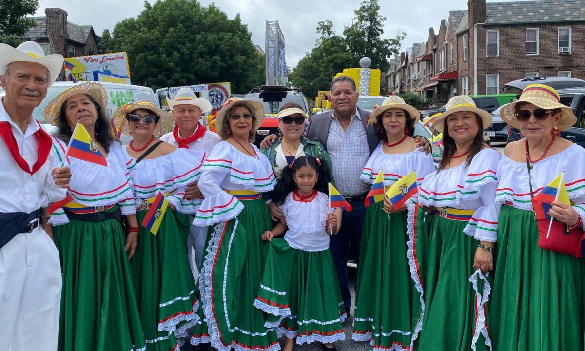 Grupo de baile folclórico de Portoviejo desfila en New York