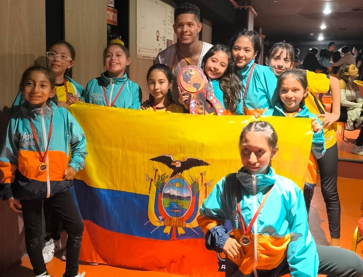 Academia de baile Wepa de Ecuador campeón de baile de salsa en Punta`l Pie World Championship