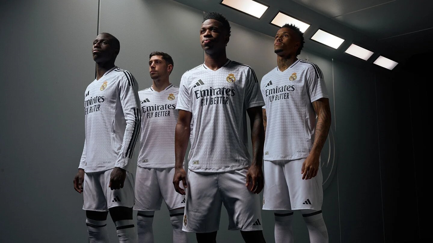 El Real Madrid presenta su nueva camiseta "minimalista" con detalles en negro