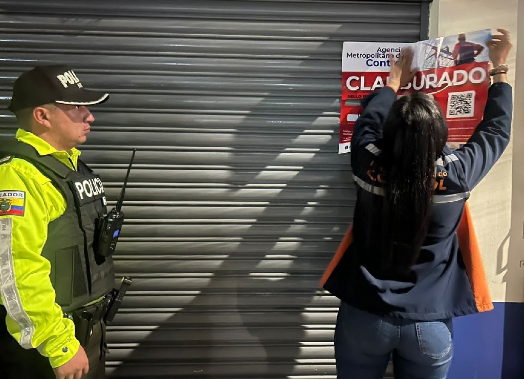 Las autoridades de control clausuraron cinco locales ubicados en los alrededores de la Universidad Central, en el centro de Quito.