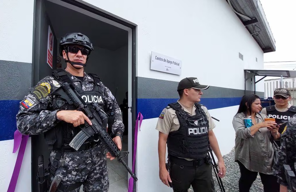Una doctora y una enfermera forman parte de una lista de cuatro funcionarios detenidos por la Policía, en la provincia del Guayas.