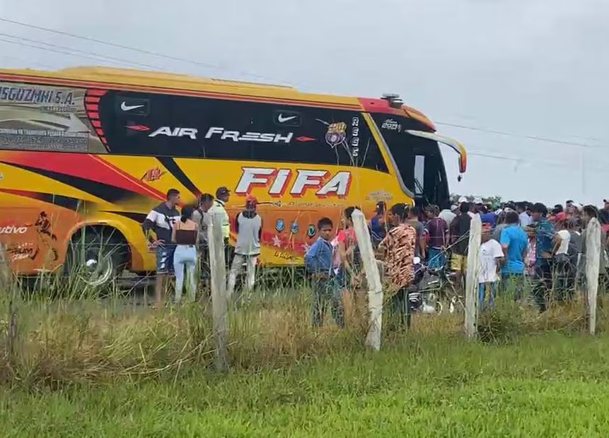 Tras ser fuertemente embestidos por un bus de transporte interprovincial, cuatro miembros de una misma familia fallecieron.