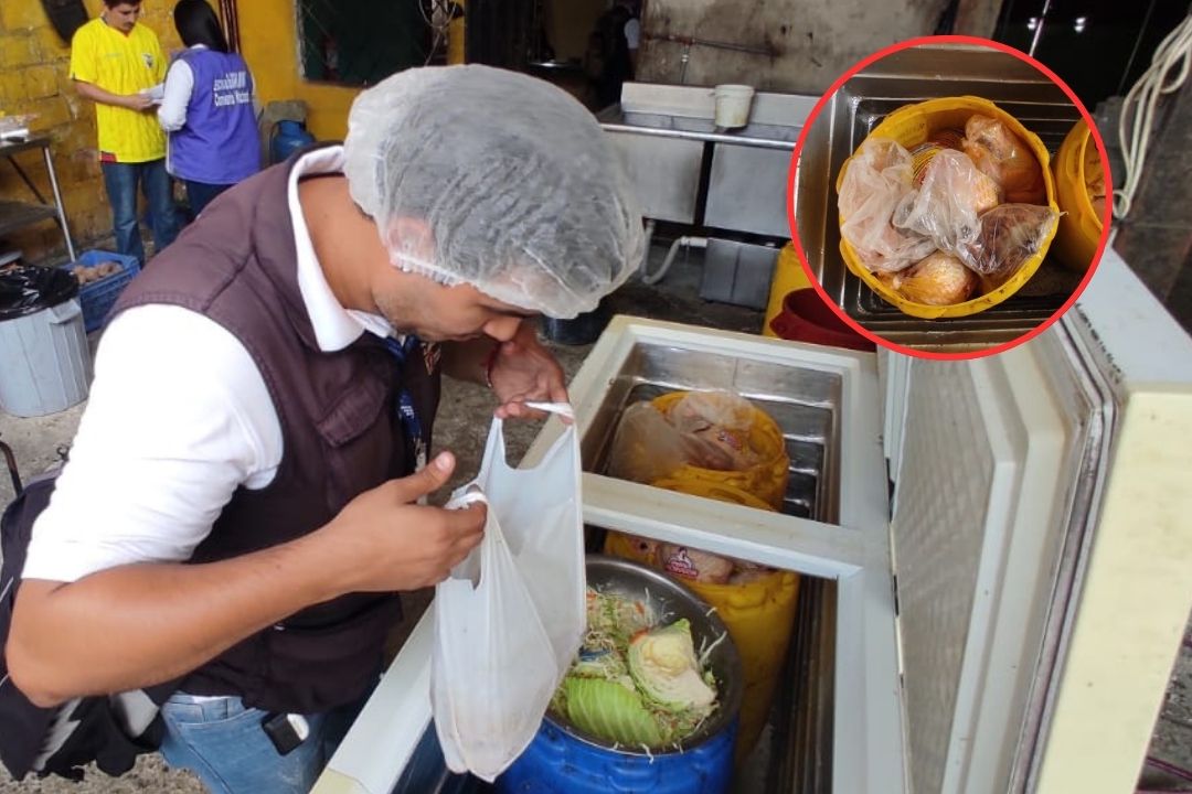 Arcsa clausura asadero con pollo en supuesta descomposición en Rocafuerte, Manabí