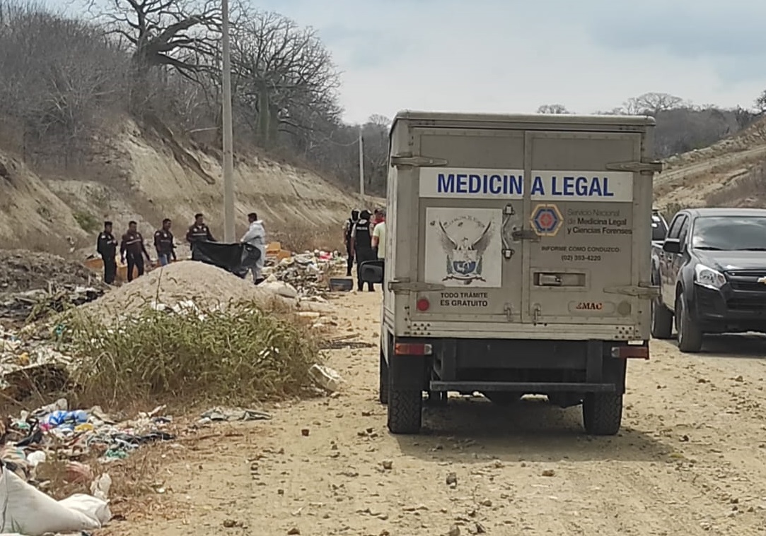 La presencia de un cadáver incinerado y decapitado puso en alerta a la Policía de Manta este domingo 10 de noviembre del 2024.