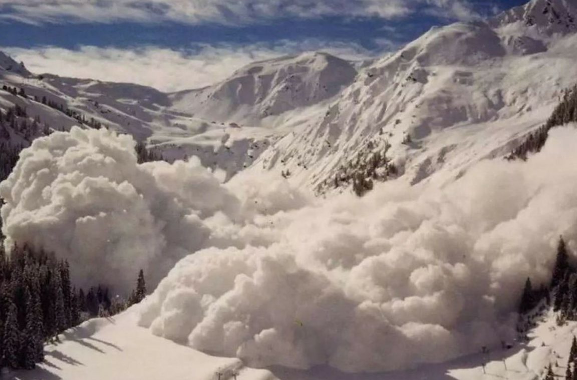 Tres Muertos Y Dos Heridos En Una Avalancha De Nieve En Los Alpes