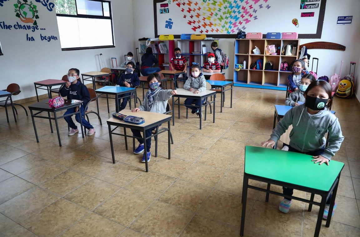 Más de 1,7 millones de estudiantes vuelven a clases presenciales en