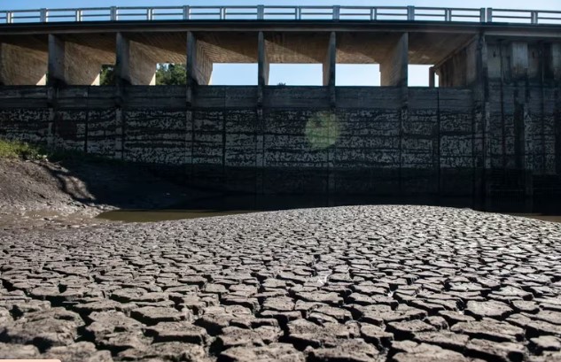 Histórica sequía dejaría sin agua potable a Montevideo