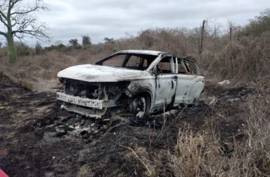 Carro quemado en Bajo La Palma de Montecristi