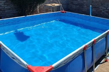 Muere al ingresar a una piscina armable en una fiesta de cumpleaños