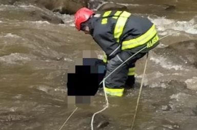 Estudiante apareció muerta debajo de un puente de Ambato.