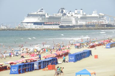 Manta feriado del 24 de Mayo, playa El Murciélago