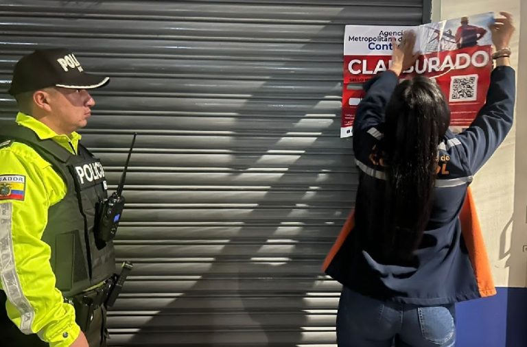 Las autoridades de control clausuraron cinco locales ubicados en los alrededores de la Universidad Central, en el centro de Quito.
