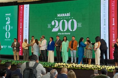 Con la presencia de autoridades locales, provinciales y hasta el presidente de la República Daniel Noboa se realizó la sesión solemne por el Bicentenario de Manabí.