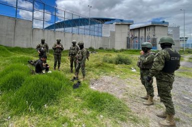 Militares de la la Brigada de Fuerzas Especiales Nº 9 Patria descubrieron unos ductos tipo túneles en la cárcel de Cotopaxi.