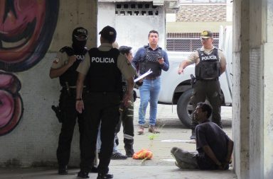 Mujer muere por ahorcamiento en edificio de Portoviejo