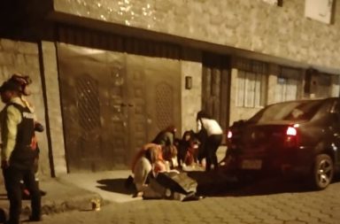 Criminales Asesinan a padre e hijo durante un asalto en la ciudadela Ibarra de Quito.