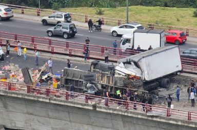 Múltiple accidente en Quito deja un muerto y tres heridos.
