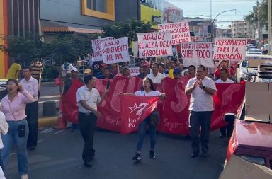 Organizaciones sociales de Manabí marchan por alza de precio en gasolinas