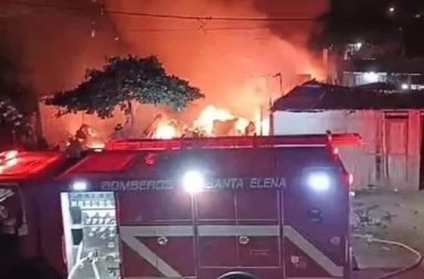 Mujer muere carbonizada durante incendio en Santa Elena