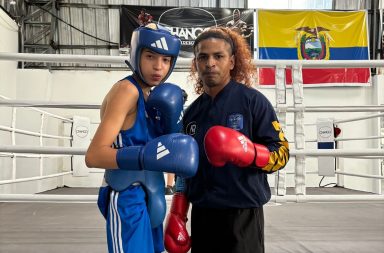 Valentino Dimitrov y Jean Carlos Caicedo boxeadores manabitas. Dimitrov busca ser campeón de box