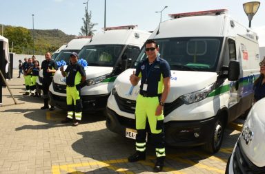 IESS entrega nueve ambulancias en Manabí para hospitales y centros de salud