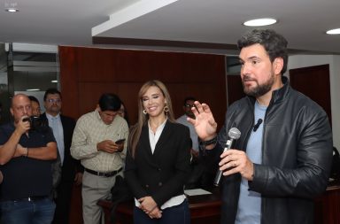 Jan Topic inscribe su candidatura a la Presidencia