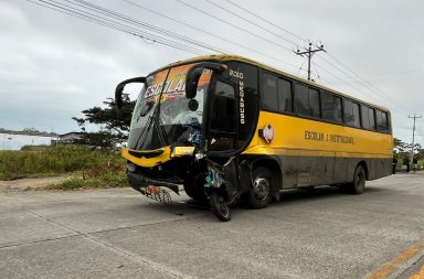 agente de tránsito vía Pedernales Coaque