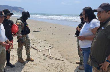 Denuncian presencia de combustible en la playa de Bahía de Caráquez, Sucre