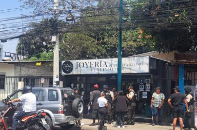 Detienen a sospechoso de asalto a joyería en la calle América de Portoviejo; hubo cruce de balas