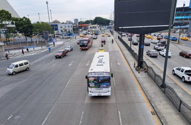 Guayaquil: 14 cooperativas trabajan en medio del paro parcial