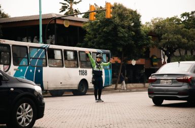 Guayaquil enfrenta paralización parcial de buses