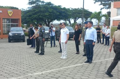 Presidente Daniel Noboa en la entrega de camionetas para la Policía en Manta y Jaramijó