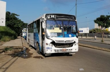 Cooperativas de buses urbanos abandonan el paro propuesto por la Fetug