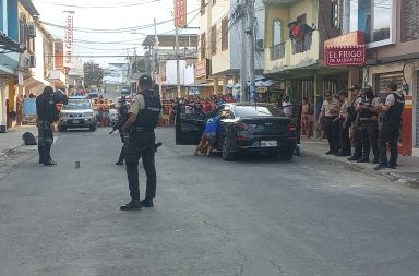 Sicarios matan a un hombre dentro de un carro, en Manta